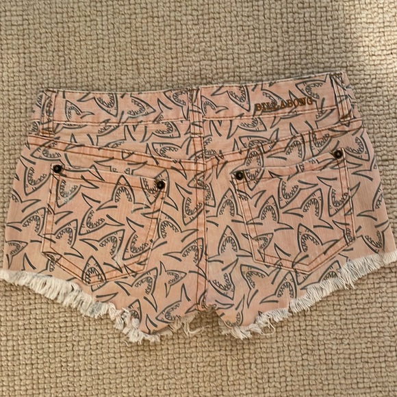 Cute cut off low rise shorts. - Picture 3 of 3